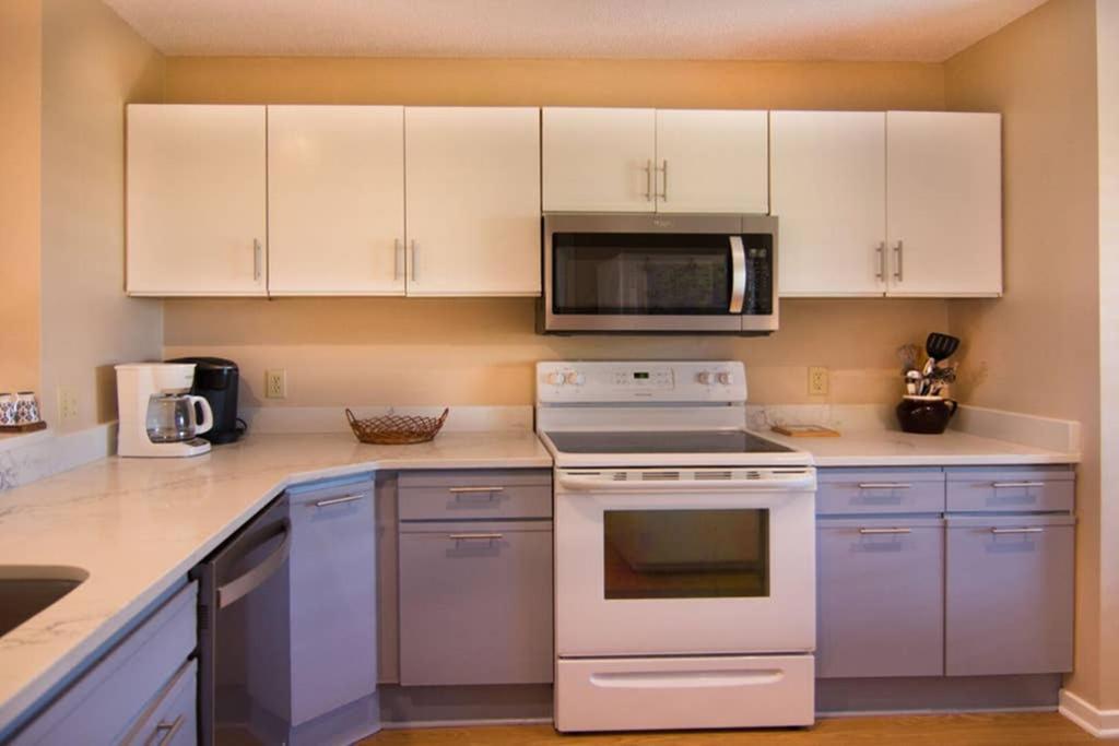 Pelican Point Unobstructed Beach Views Beach Access Out Back Door! Harbor Island Extérieur photo