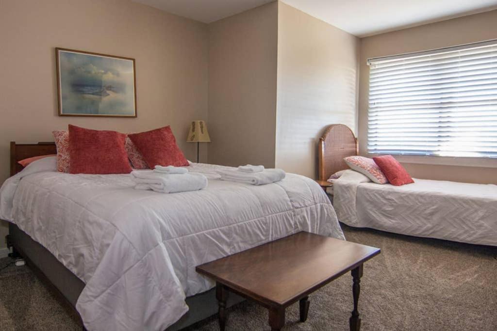 Pelican Point Unobstructed Beach Views Beach Access Out Back Door! Harbor Island Extérieur photo