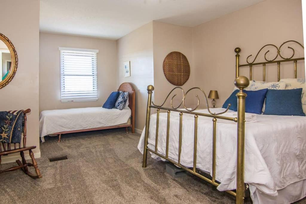 Pelican Point Unobstructed Beach Views Beach Access Out Back Door! Harbor Island Extérieur photo
