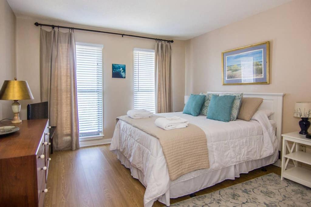 Pelican Point Unobstructed Beach Views Beach Access Out Back Door! Harbor Island Extérieur photo